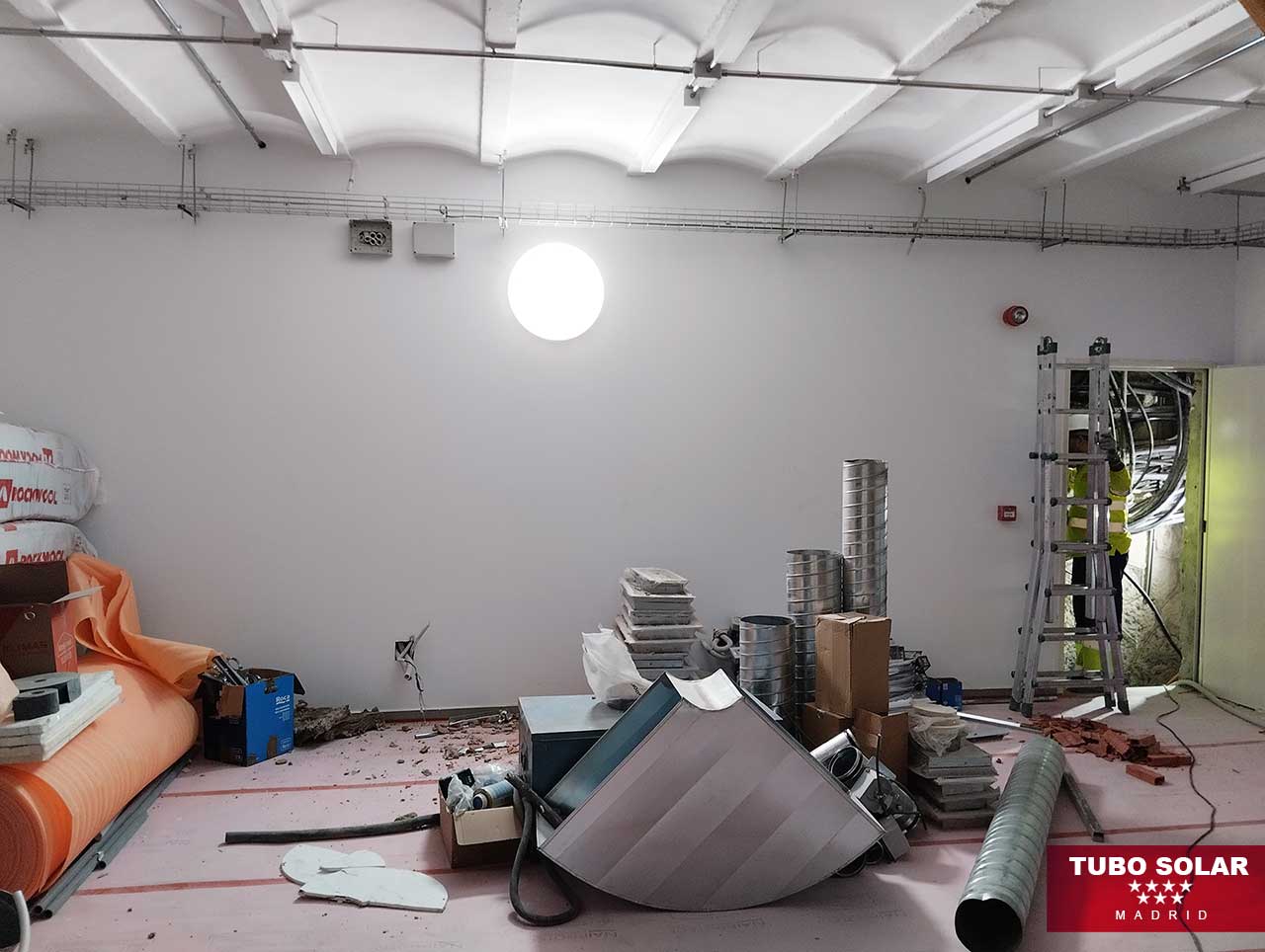 Tubo de luz natural sótano